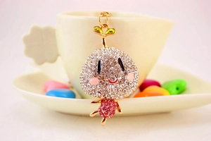 Porte-clés pousses mignon en strass suspendu à une tasse blanche avec détails dorés