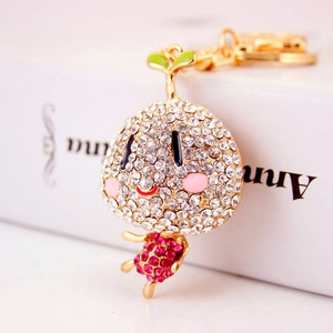 Porte-clés dessin animé avec strass roses et blancs et détails en émail vert brillant