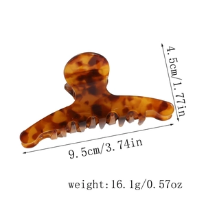 Detail view of large acetate hair claw clip with 9.5cm length and tortoise pattern