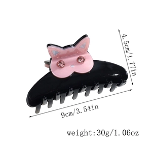 Detail showing the 9cm cat hair claw clip dimensions and pink rhinestone eyes