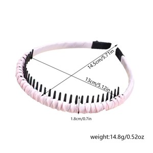 Pink fabric pleated headband with inner anti-slip teeth showing dimensions 13cm and width 1.8cm