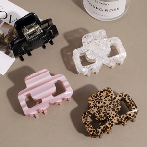 Set di quattro eleganti mollette per capelli in acetato, nero, bianco, rosa e leopardo