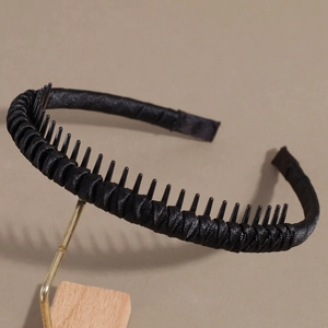 Detail of black woven fabric headband with non-slip plastic teeth for high hair volume