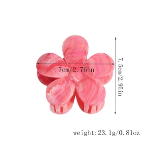 Pince à cheveux fleur avec motif marbre rose, dimensions 7cm x 7,5cm et poids 23,1g