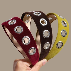 Lot de 3 serre-têtes en velours style punk avec œillets métalliques rouge, brun et jaune