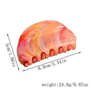 Detail showing dimensions of marble texture hair claw clip with size and weight specs