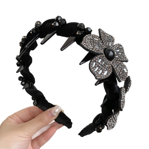 Elegant black velvet headband featuring sparkling rhinestone flowers and inner teeth comb