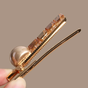 Barrette dorée élégante avec pierres d'ambre et une perle brillante marron