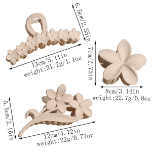 Detailed view of matte flower hair claws with dimensions and weights for each hair clip