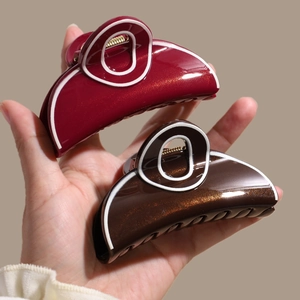 Elegant glitter hair claws in burgundy and chocolate brown with white border