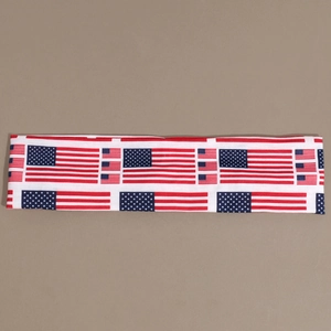 Vue détaillée du bandeau de yoga blanc élastique avec imprimé du drapeau américain sport
