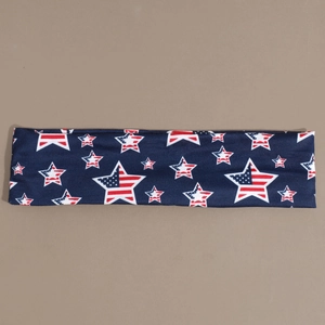 Détail du motif étoile du drapeau américain sur le tissu élastique du bandeau de yoga