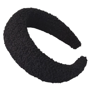 Cerchietto nero chic in pile con morbida trama agnellata per l'autunno e l'inverno