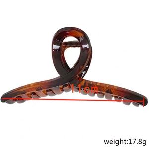 Detail view of 11cm brown tortoiseshell hair claw clip with 17.8g weight and sturdy spring