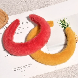 Serre-tête en peluche épais rouge corail et jaune moutarde avec texture en fausse fourrure