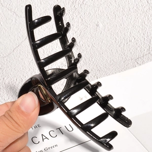 Glossy black hair claw clip for women featuring strong metal spring and large resin teeth