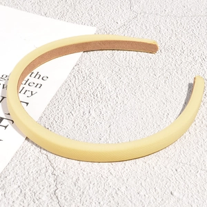 Close-up of light yellow sponge headband showing fine fabric texture and non-slip lining