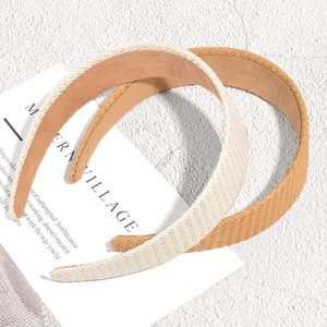 Vintage raffia straw headbands in beige and caramel colors for a summer resort look