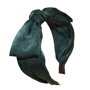 Elegant dark green knotted headband in silk-like fabric with a wide vintage design