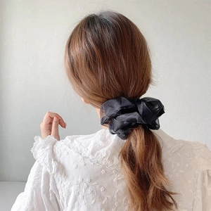 Eleganter großer schwarzer Organza-Haargummi mit Schichten für einen Pferdeschwanz