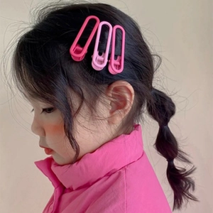 Set di tre fermagli per capelli geometrici rosa opaco per bambine in un design elegante