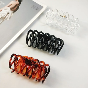 Lot de 3 grandes pinces à cheveux géométriques en coloris noir ambre et transparent
