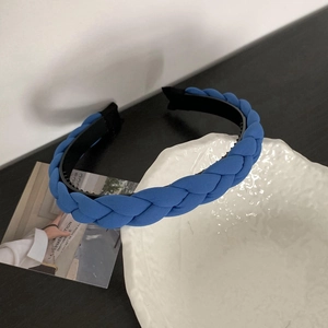 Detailed close-up of blue braided sponge headband showing non-slip teeth inside