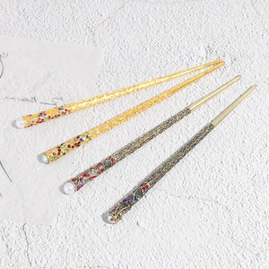 Juego de 4 horquillas vintage de estilo chino con perlas, cristales y tallas huecas