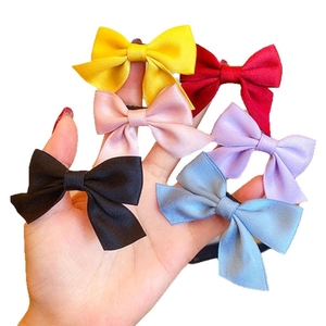 Lot de six nœuds à cheveux en satin colorés pour filles en jaune rouge rose violet noir bleu