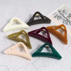 Large Matte Geometric Triangle Hair Claw Clip For Women Acrylic Minimalist Shark Clip Nonslip Hair Jaw Clip Accessories