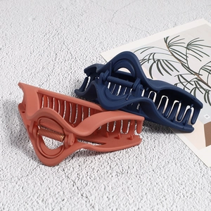 Matte triangle hair claw clips in coral and navy blue with wavy cutout design