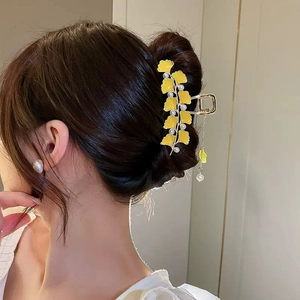 Vintage Alloy Lily Of The Valley Artificial Pearl Ginkgo Leaf Hair Claw Elegant Tassel Flower Butterfly Rhinestone Metal Shark Clip For Women Hair Accessory