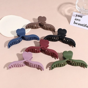 Lot de 6 pinces à cheveux en acrylique mat avec poignée coeur en couleurs élégantes
