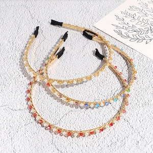 Driedelige set elegante gouden metalen haarbanden met gekleurde kralen en faux parels