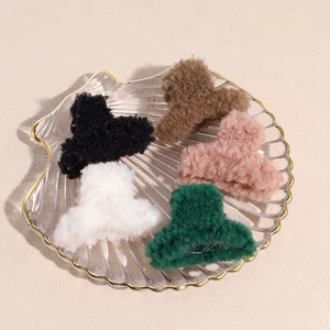 Pince à Cheveux en Peluche Automne Hiver Rétro Mini Laine d'Agneau Fausse Fourrure Douce Forme de Cœur Accessoires Cheveux