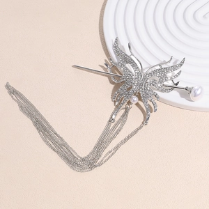 Elegant silver butterfly hair pin with tassel chains, rhinestones and pearls for Hanfu