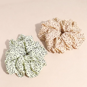 Lot de chouchous à pois en vert clair et beige en mousseline pour des styles variés