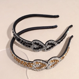 Modisches Strass-Stirnband-Set mit geometrischen Herzmustern auf strukturiertem Grund