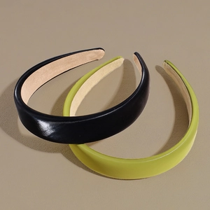 Retro wide sponge headband in black and green PU leather with anti-slip inner fabric
