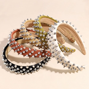 Serre-tête en Cuir PU à Clous pour Femmes Serre-tête Rembourré à Rivets Pointus Baroque Accessoires de Cheveux à Bande Large