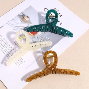 Grandi mollette per capelli in acrilico verde, beige e ambra con texture geometriche