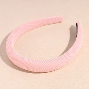 Detail of pink sponge headband featuring premium twill fabric and non-slip inner lining