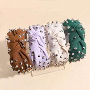 Serre-têtes noués en tissu avec clous métalliques en marron, violet, blanc et vert