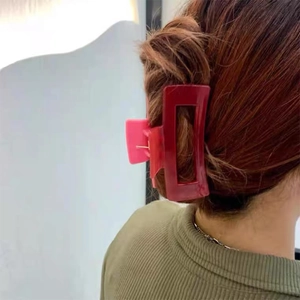 Pinces à cheveux carrées tendance en rouge et rose pour coiffures élégantes au quotidien
