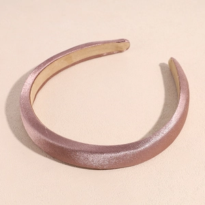 Detailed close-up of thick sponge headband with satin finish and anti-slip lining