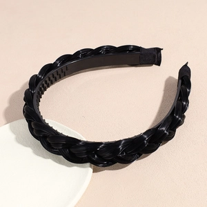Detail of black woven headband featuring anti-slip teeth and fabric wrapped ends