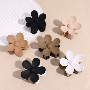 Élégante Pince à Cheveux Fleur Mate en Résine Dépolie Épingle à Cheveux Florale Accessoires de Coiffure pour Femmes Doux