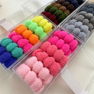 Lot de 6 chouchous épais en peluche arc-en-ciel dans une boîte de rangement claire