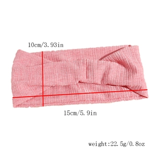 Bandeau de yoga côtelé rose avec nœud torsadé et détails des dimensions de 10cm de large