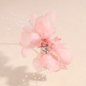 Serre-tête floral rose élégant avec perles et cristaux pour mariées ou tenues de soirée